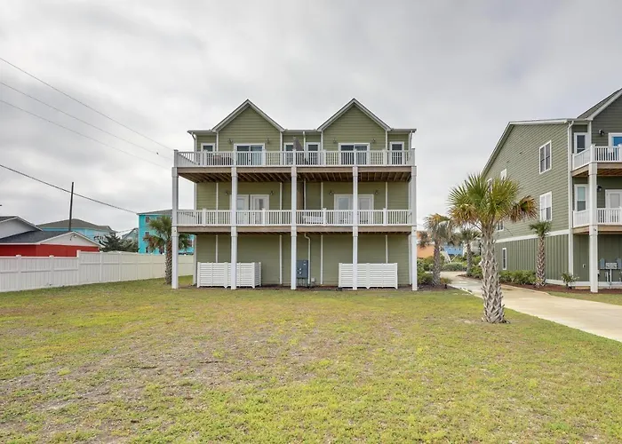 Emerald Isle Getaway With Decks And Beach Views!