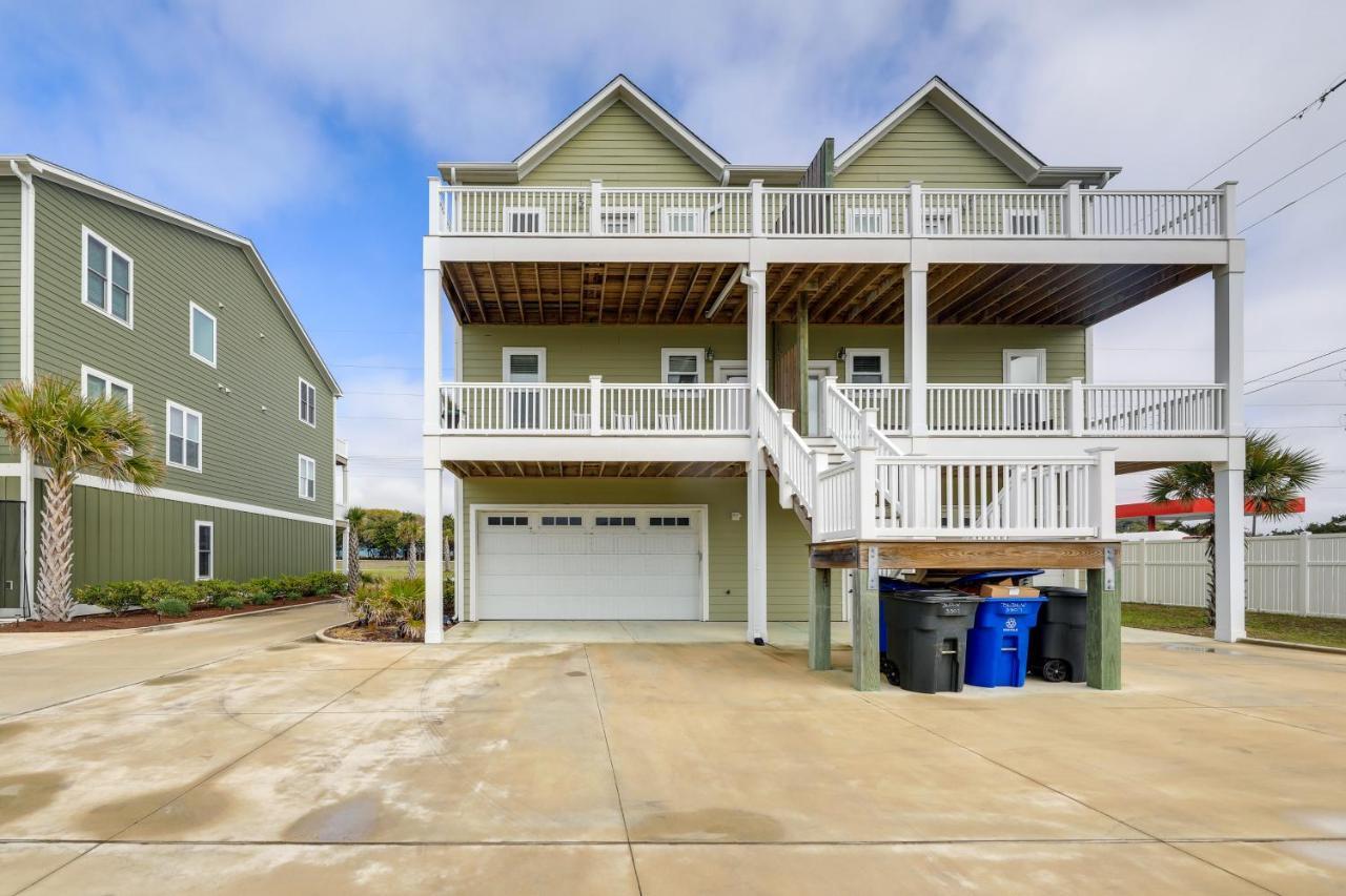 Getaway With Decks And Views! Holiday home