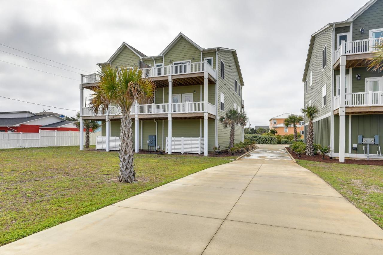 Getaway With Decks And Views!